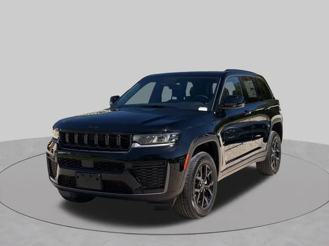 New 2026 Diamond Black Crystal Pearlcoat Jeep Altitude image 7
