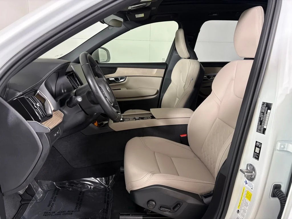 New 2026 White Volvo T8 Plus image 16