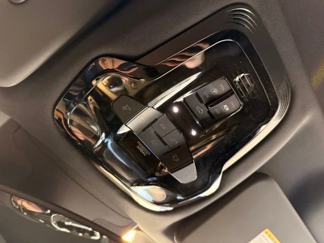 New 2026 Vulcano Black Metallic Exterior Paint Alfa Romeo Base image 21