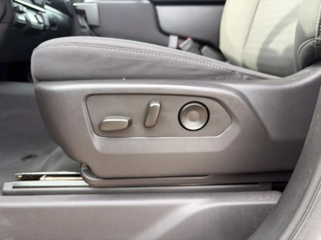 Used 2024 White Chevrolet Custom image 23