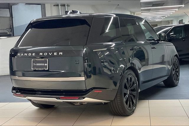 Used 2025 Green Land Rover SE image 10
