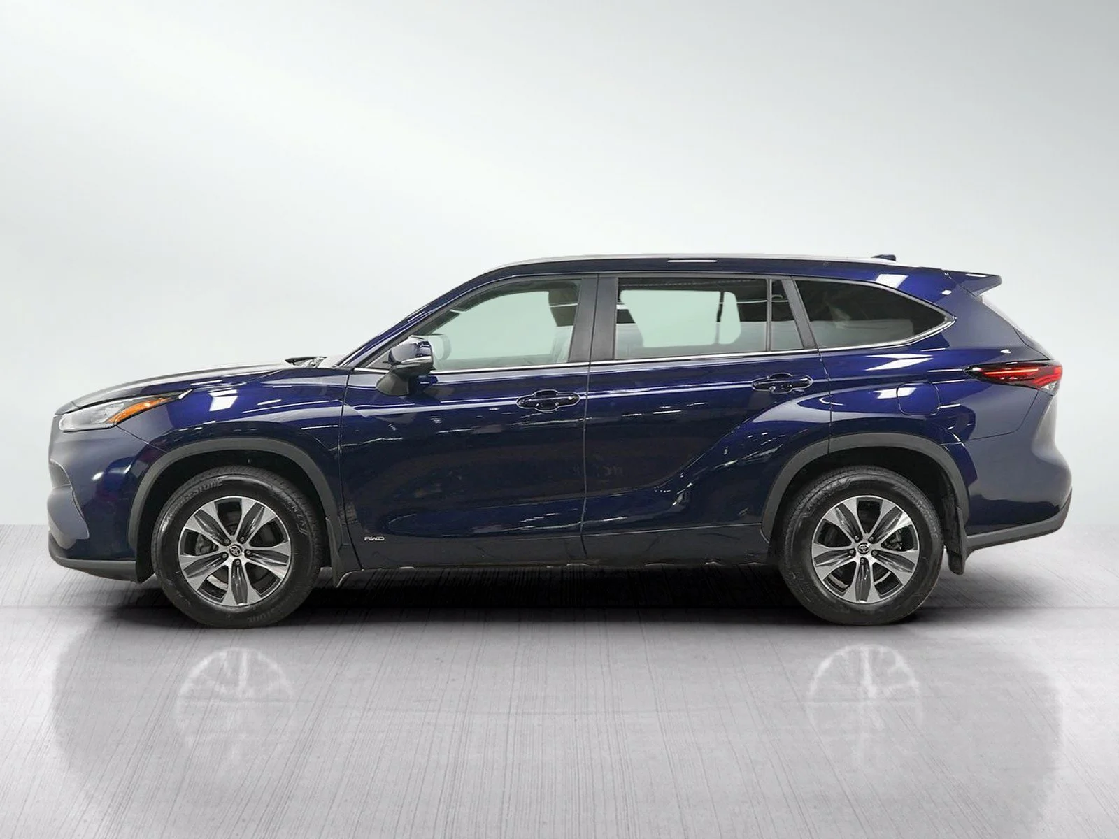 Used 2025 Toyota Highlander Hybrid XLE with VIN 5TDKBRCH8SS681405 for sale in White Bear Lake, Minnesota