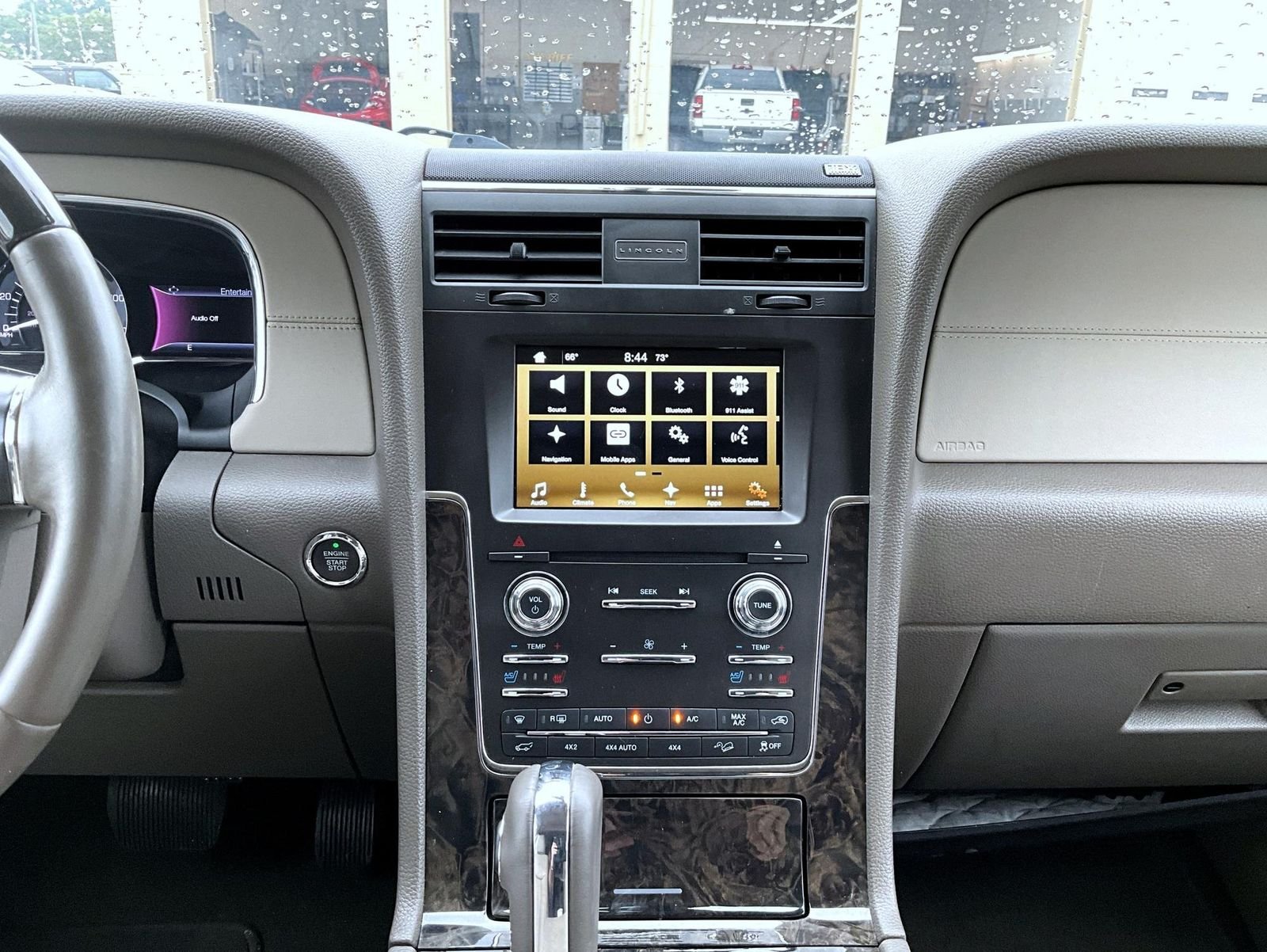 Used 2016 White Lincoln Select image 14