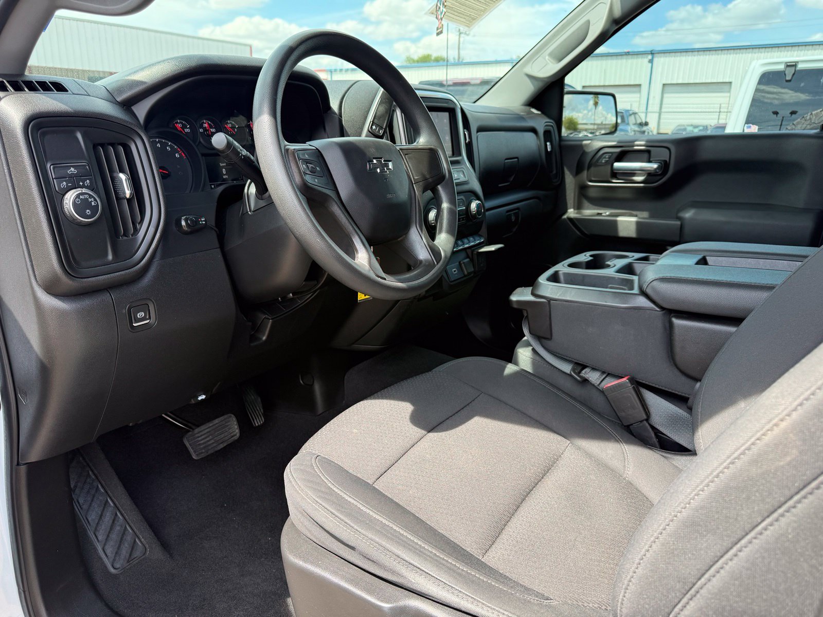 Used 2020 White Chevrolet Custom image 10