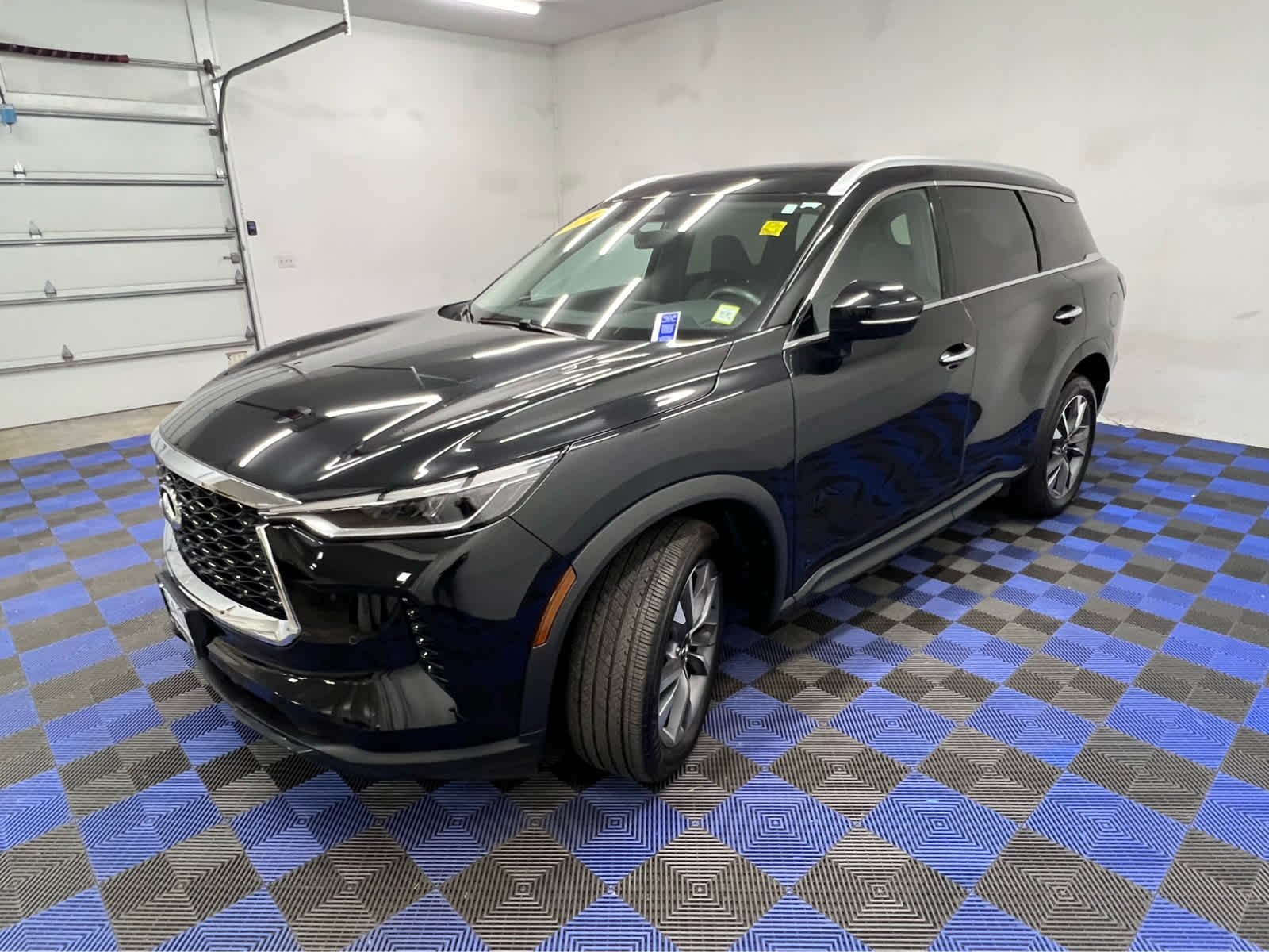 Used 2024 Mineral Black INFINITI LUXE image 15