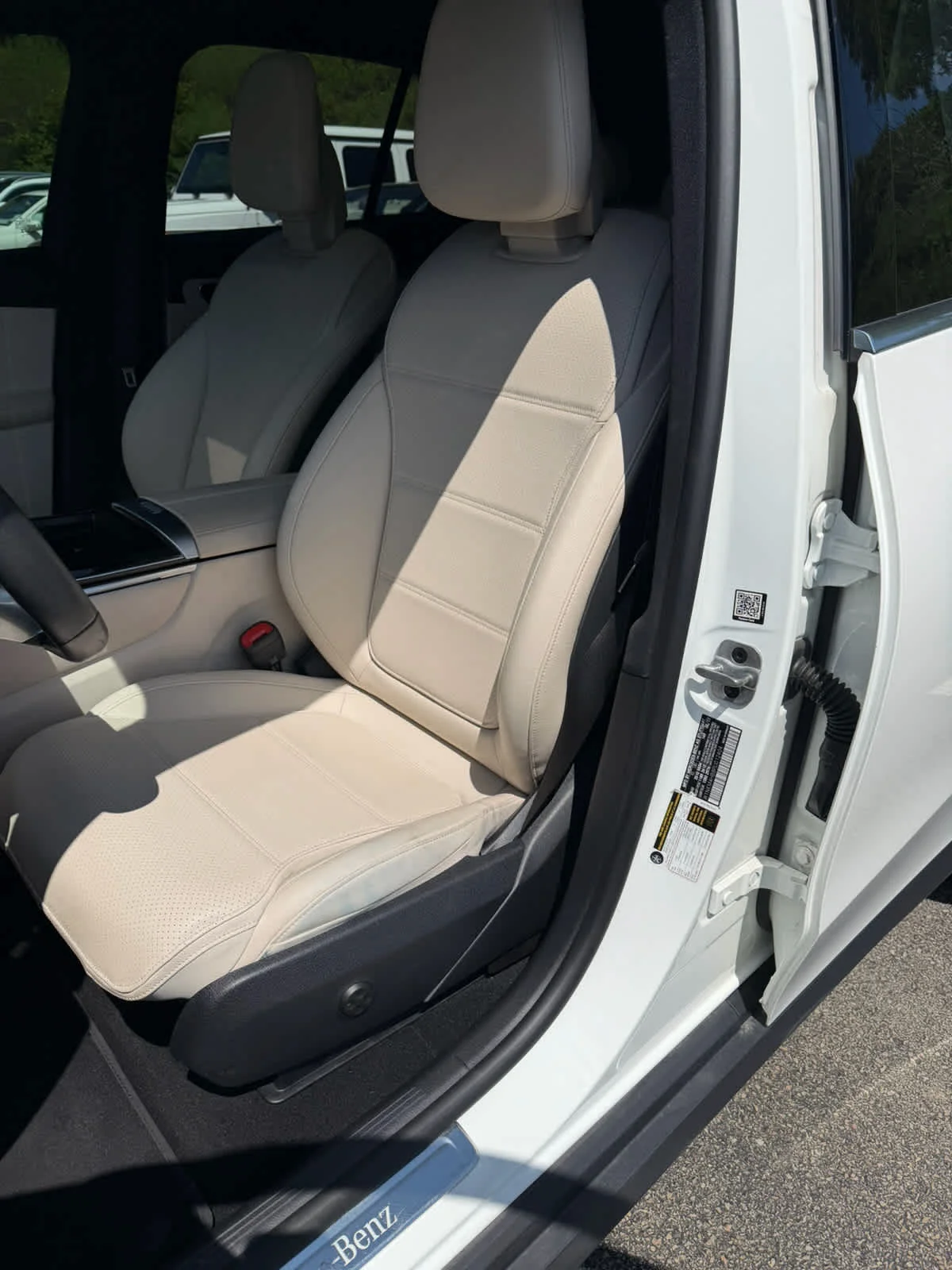 Used 2023 Polar White Mercedes-Benz GLC 300 image 7