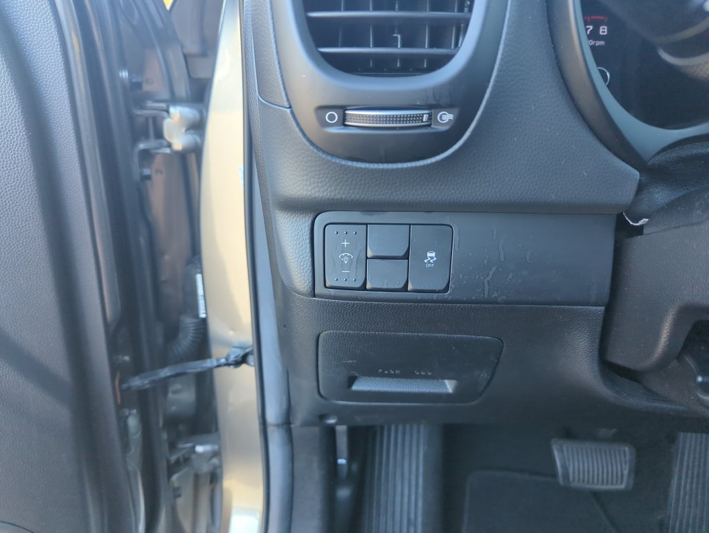Used 2017 Gray Kia Plus image 20
