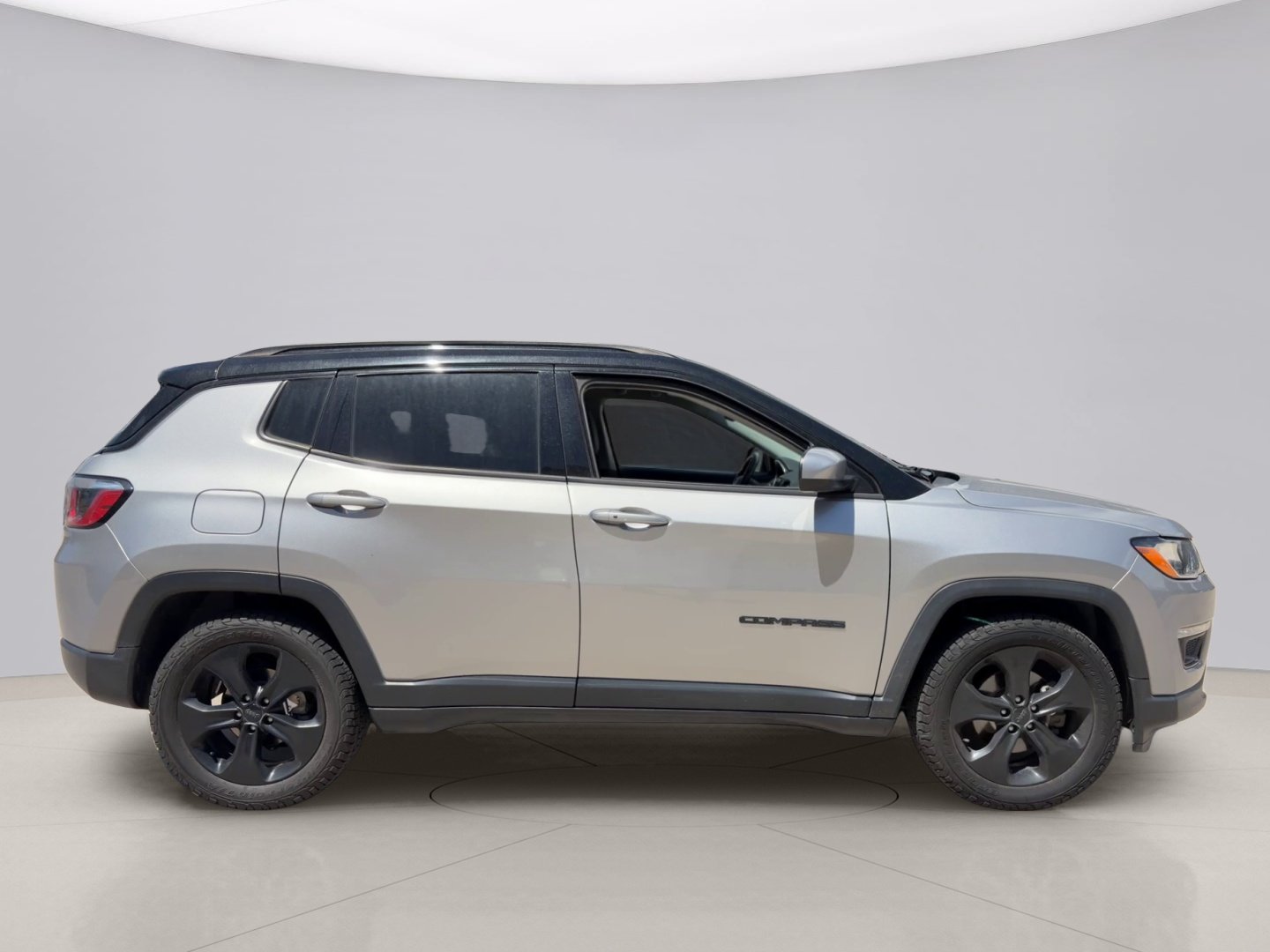 Used 2019 Silver Jeep ALTITUDE image 4