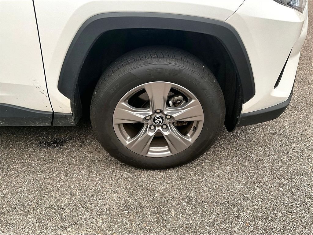 Used 2025 White Toyota XLE image 7