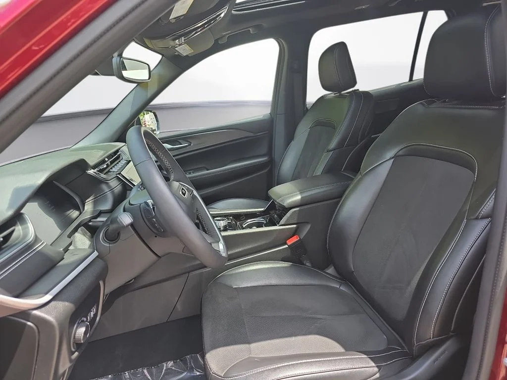 Used 2023 Red Jeep Altitude image 16