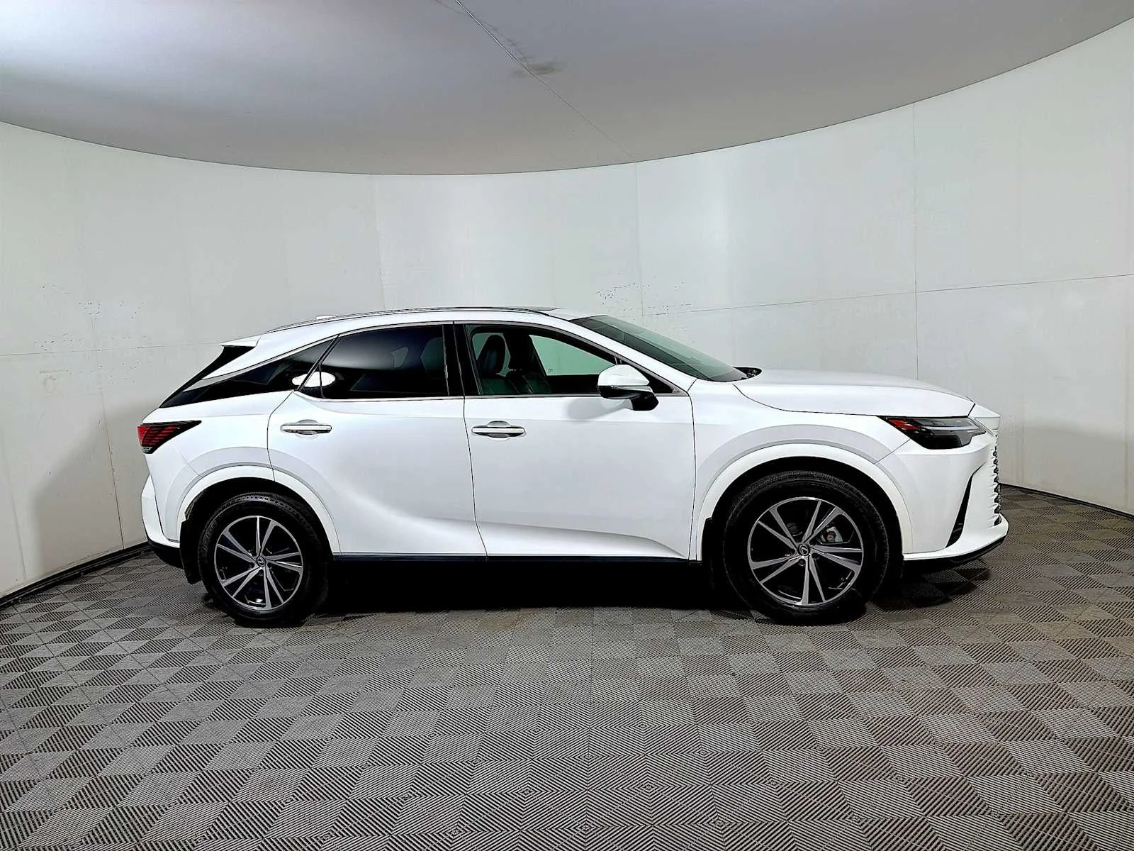 Used 2024 Eminent White Pearl Lexus Premium image 7