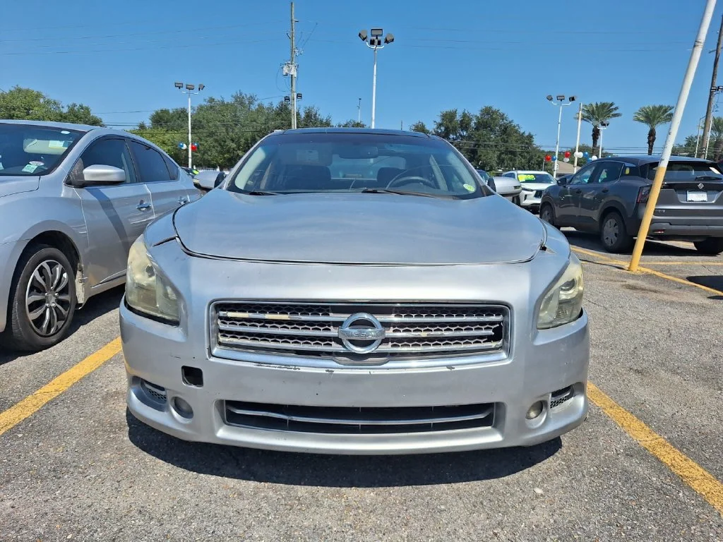Used 2011 Silver Nissan 3.5 SV image 2