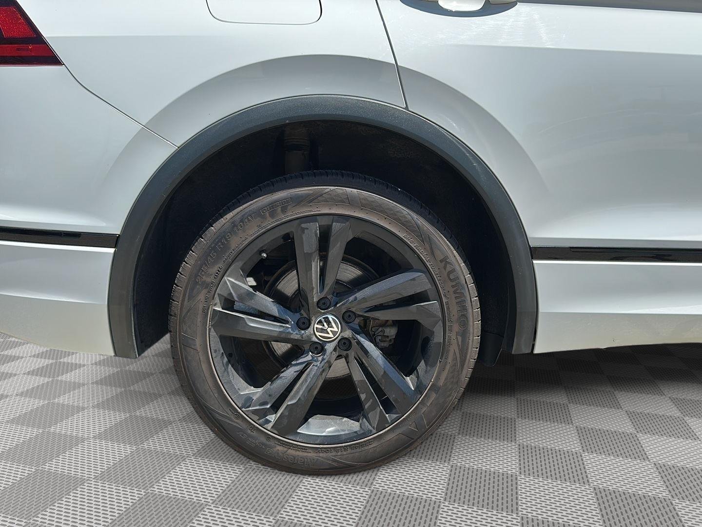 Used 2022 Pure White Volkswagen SE R-Line Black image 11