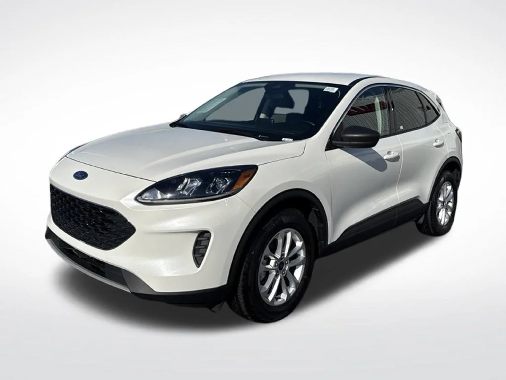Certified Used 2022 White Metallic Ford SE image 4