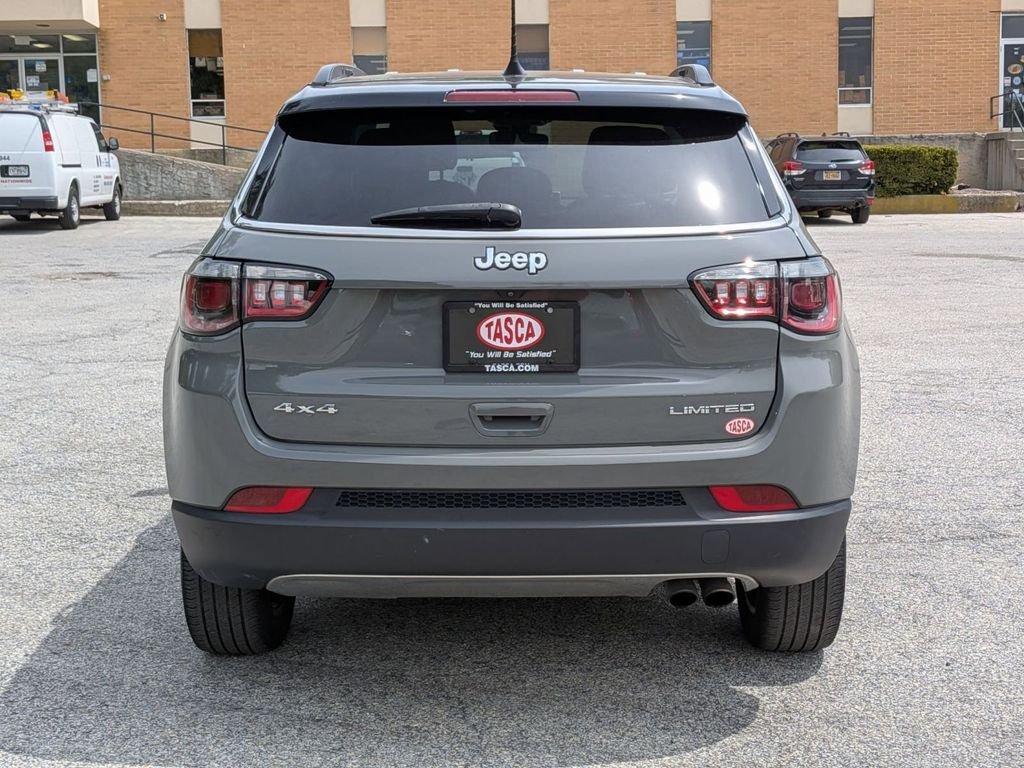 Used 2022 Gray Jeep Limited image 4