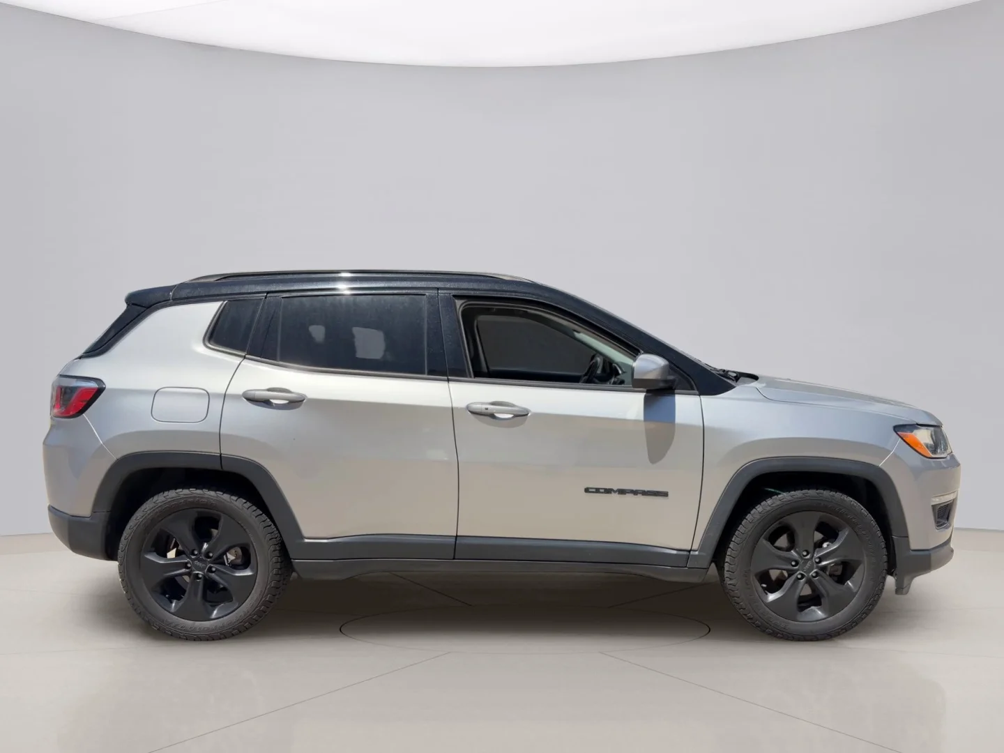 Used 2019 Silver Jeep ALTITUDE image 4