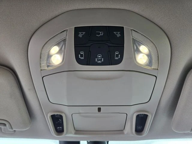 Used 2017 Gray Chrysler Limited image 27