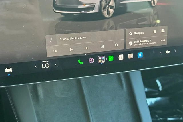 Used 2023  Tesla Base image 22