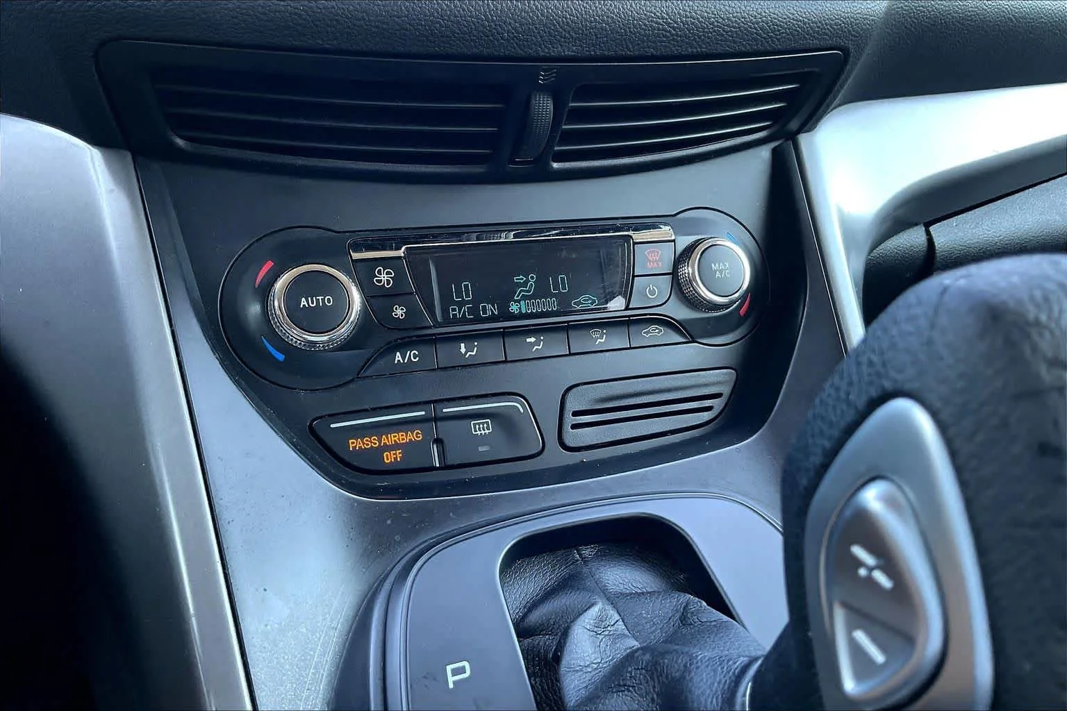 Used 2015 Tuxedo Black Ford SE image 32