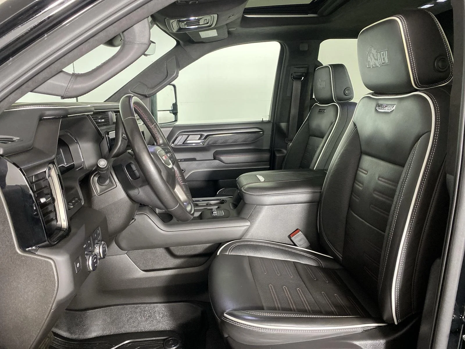 Used 2025 Onyx Black GMC AT4X image 10