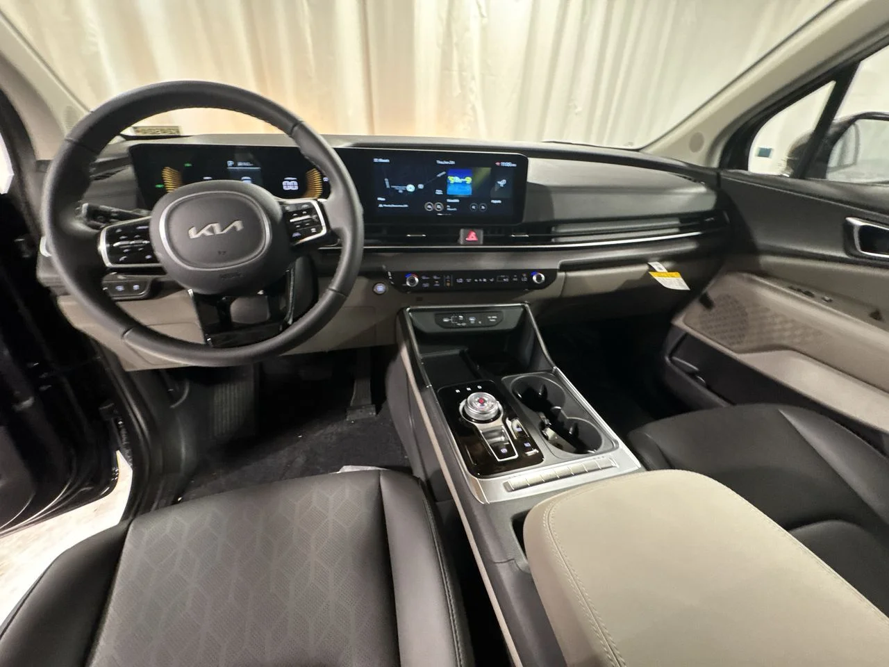 2026 Kia Carnival EX - Photo 12
