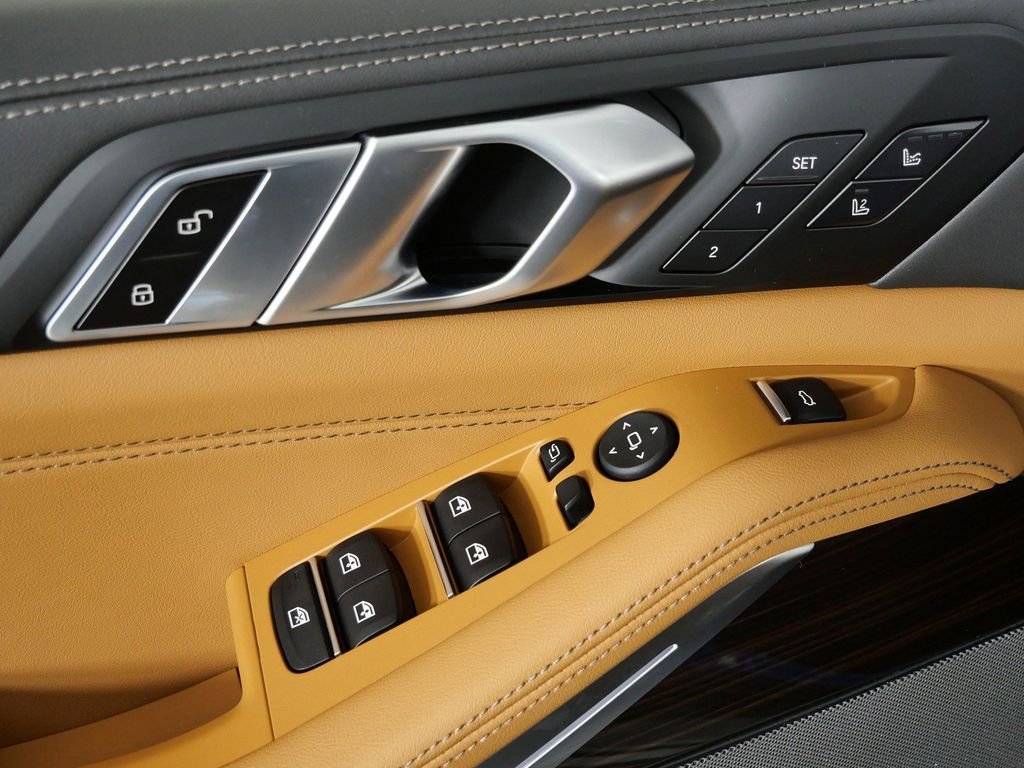 Used 2026 Skyscraper Grey Metallic BMW xDrive40i image 38