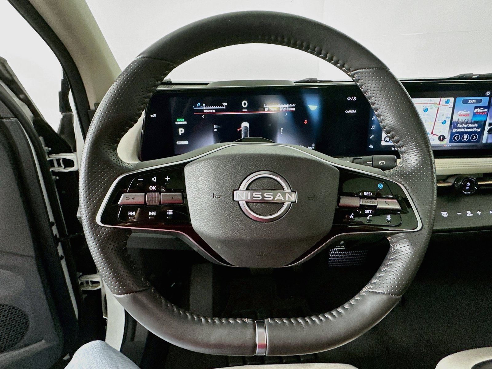 Used 2024 Everest White Pearl Tricoat/Black Diamond Pearl Nissan EMPOWER+ image 11