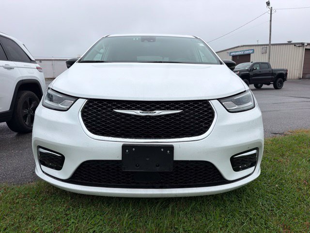 Used 2024 Bright White Clearcoat Chrysler Touring L image 2