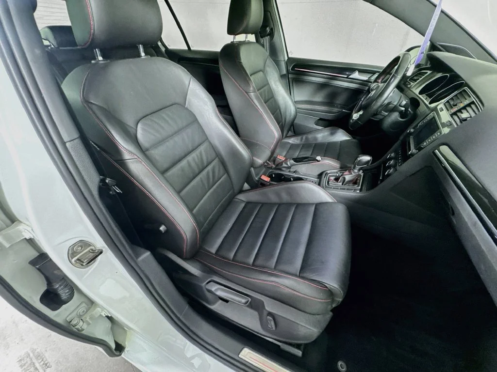 Used 2017 White Volkswagen Autobahn image 35