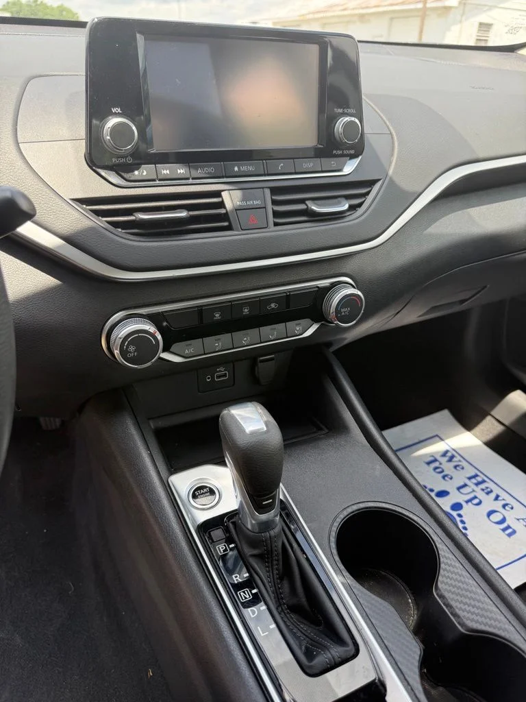 Used 2022 White Nissan 2.5 S image 11