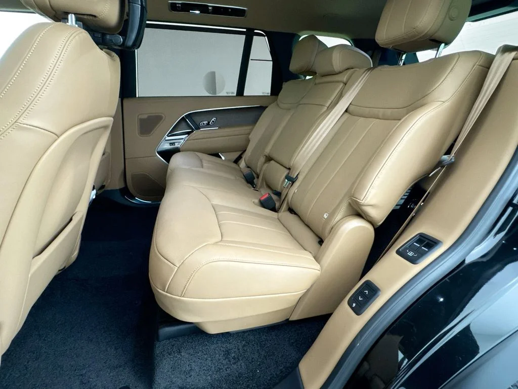 New 2026 Santorini Black Land Rover SE image 25