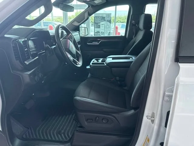 Used 2024 Summit White Chevrolet LT image 10