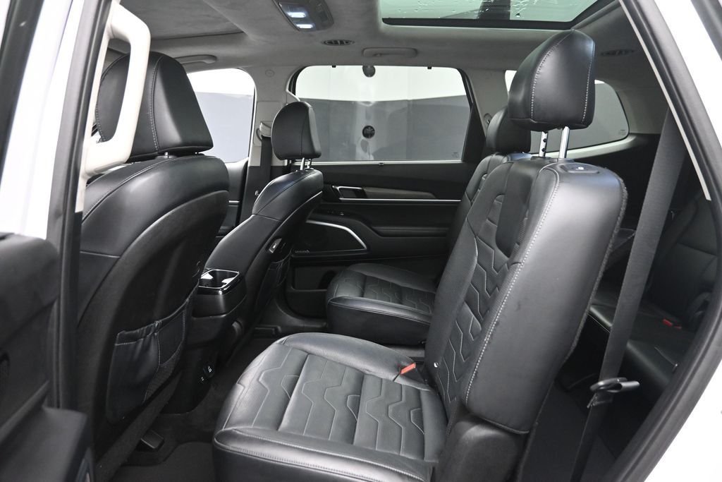 Used 2022 White Kia SX image 12