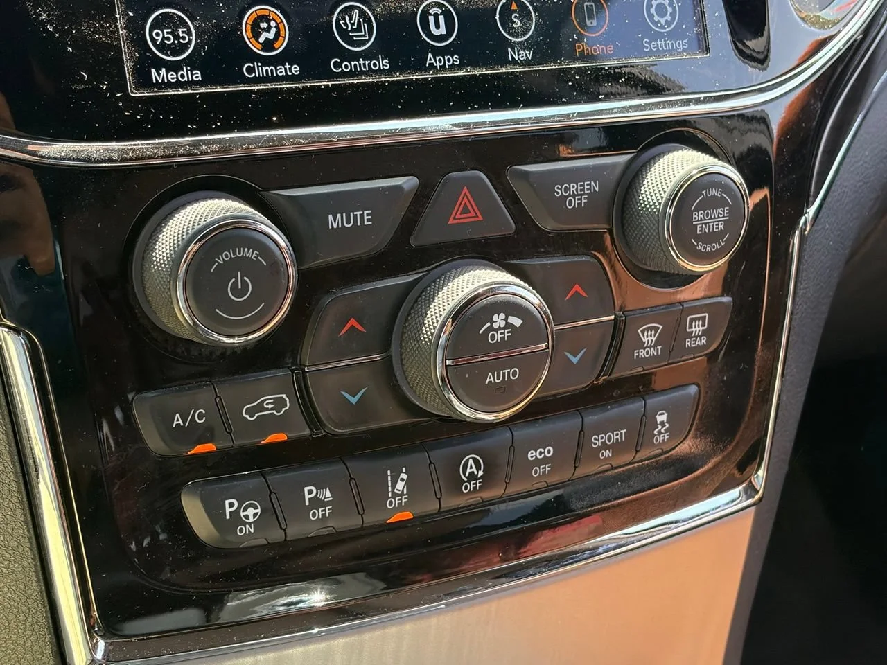 Used 2021 Slate Blue Pearlcoat Jeep Overland image 8