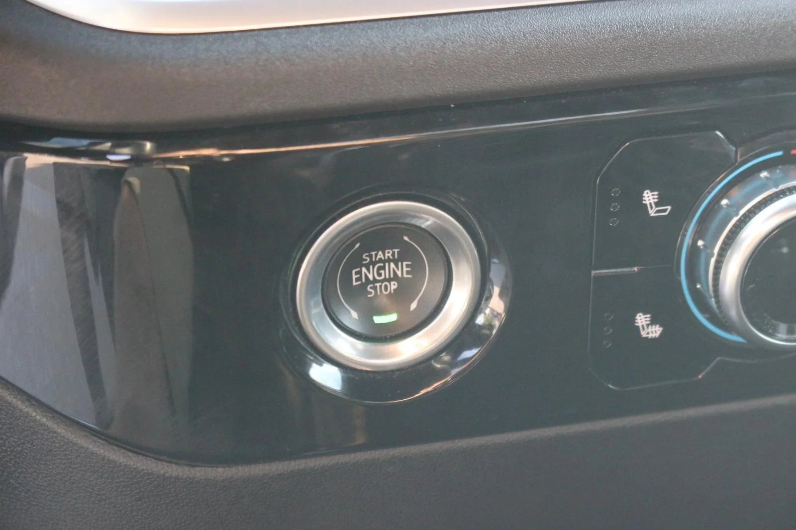 Used 2022 Dynamic Blue Metallic GMC Elevation image 29