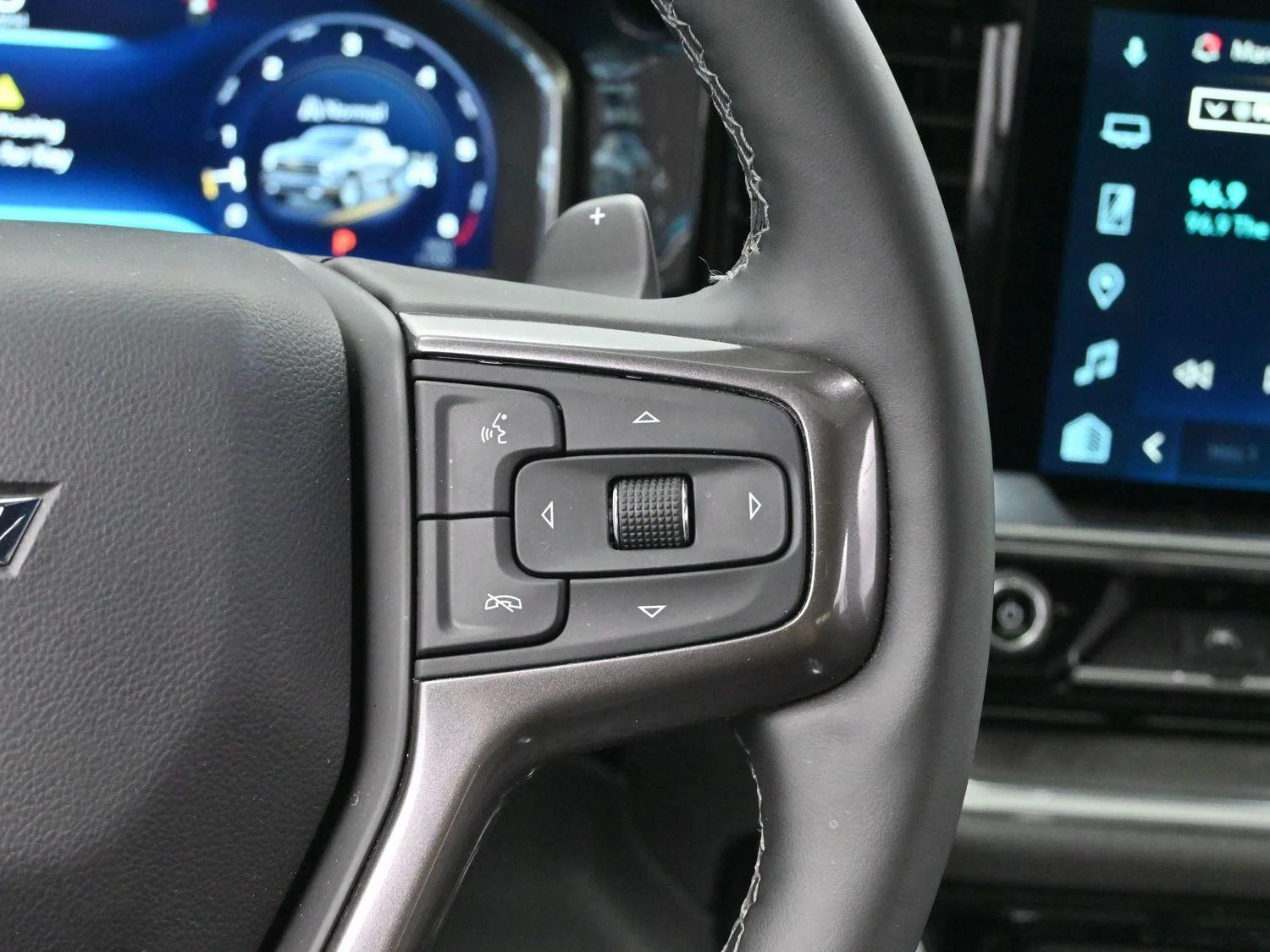 Used 2024 Black Chevrolet High Country image 17