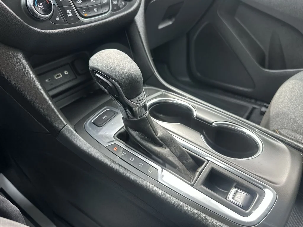 Used 2024 White Chevrolet LT image 19
