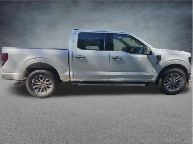 New 2026 Oxford White Ford XLT image 9