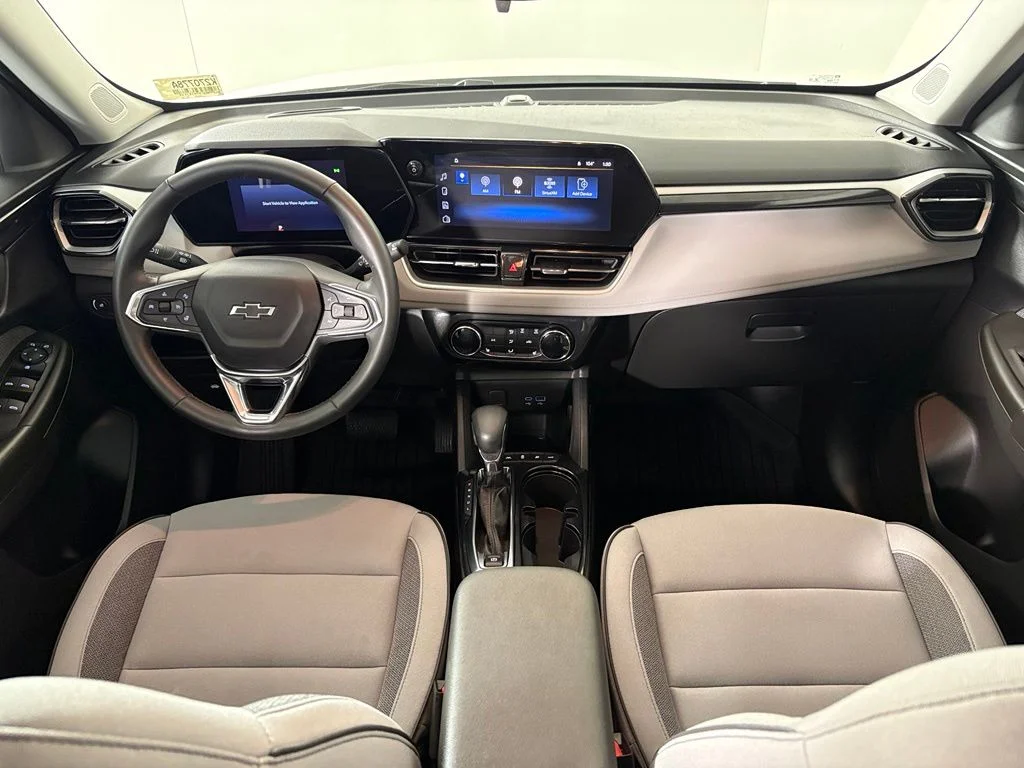 Used 2026 White Chevrolet LT image 33