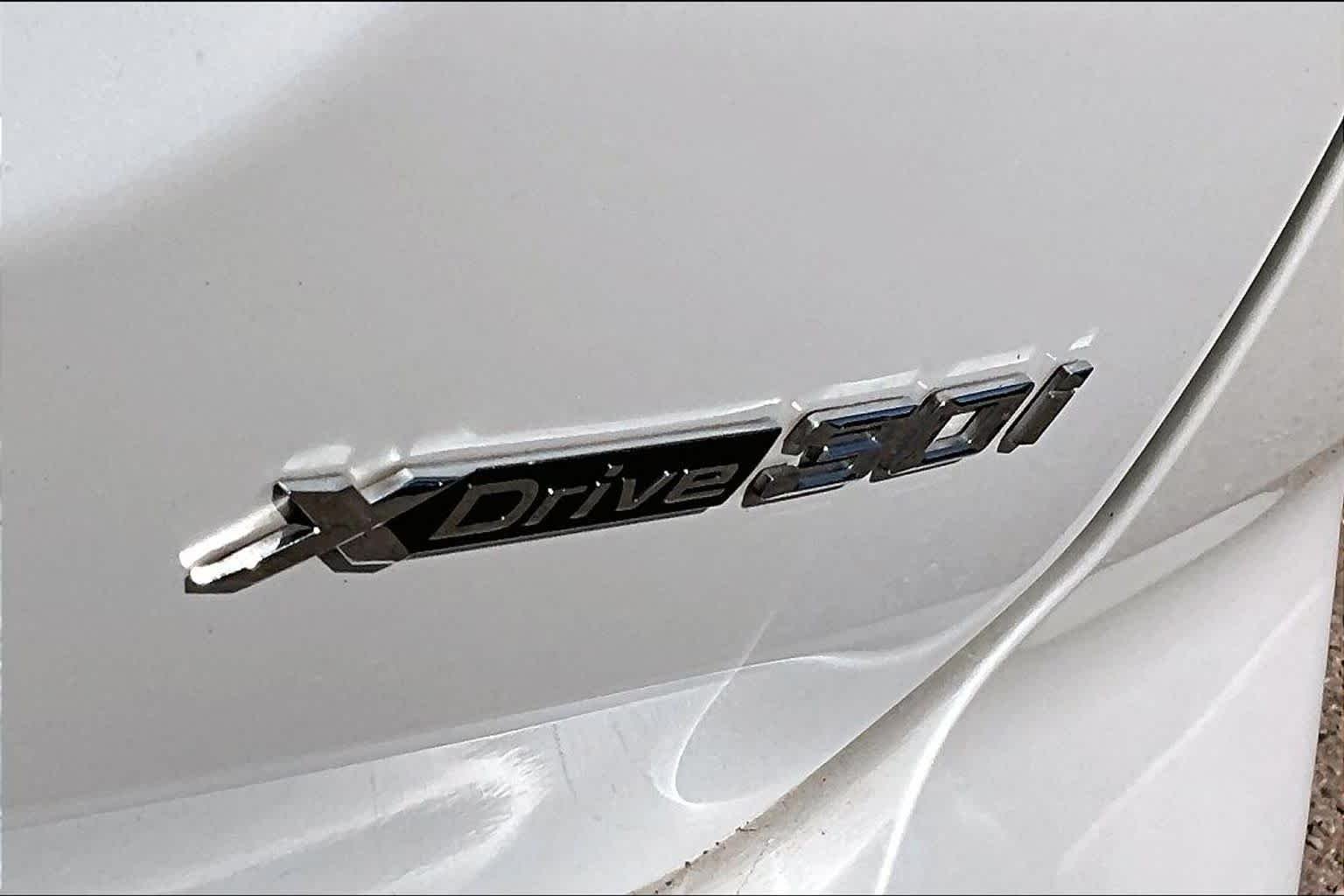 Used 2024 Mineral White Metallic BMW xDrive30i image 8