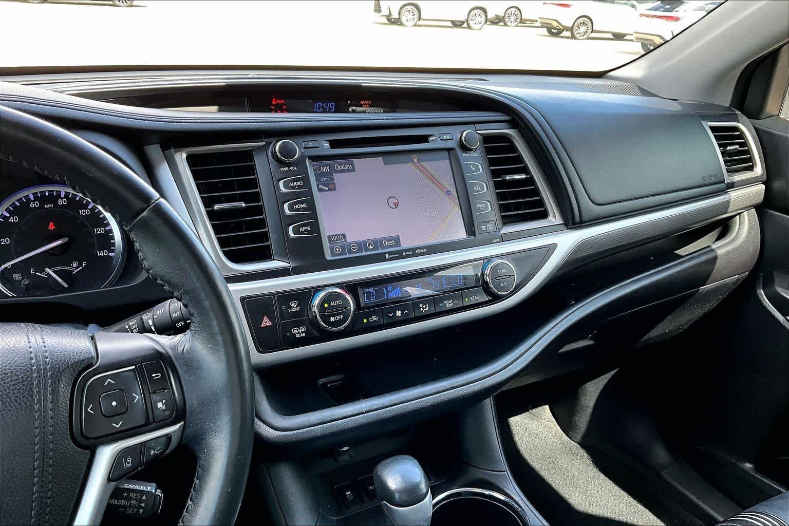 Used 2018 Blizzard Pearl Toyota SE image 9