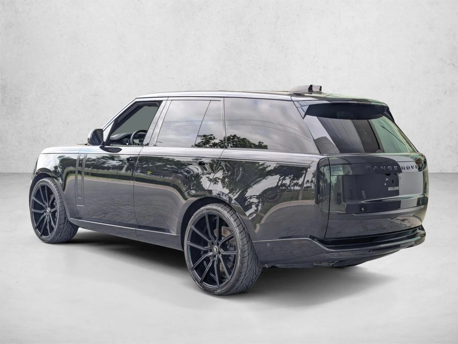 Used 2023 Black Land Rover SE image 5