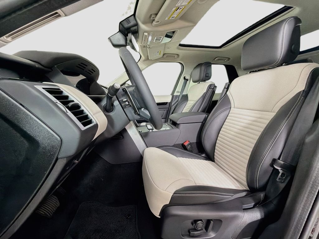 New 2026 Santorini Black Land Rover S image 22