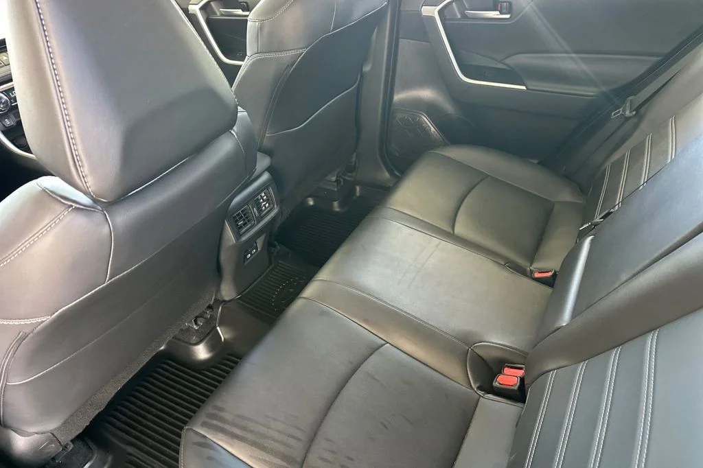 2025 Toyota RAV4 XLE Premium - Photo 13