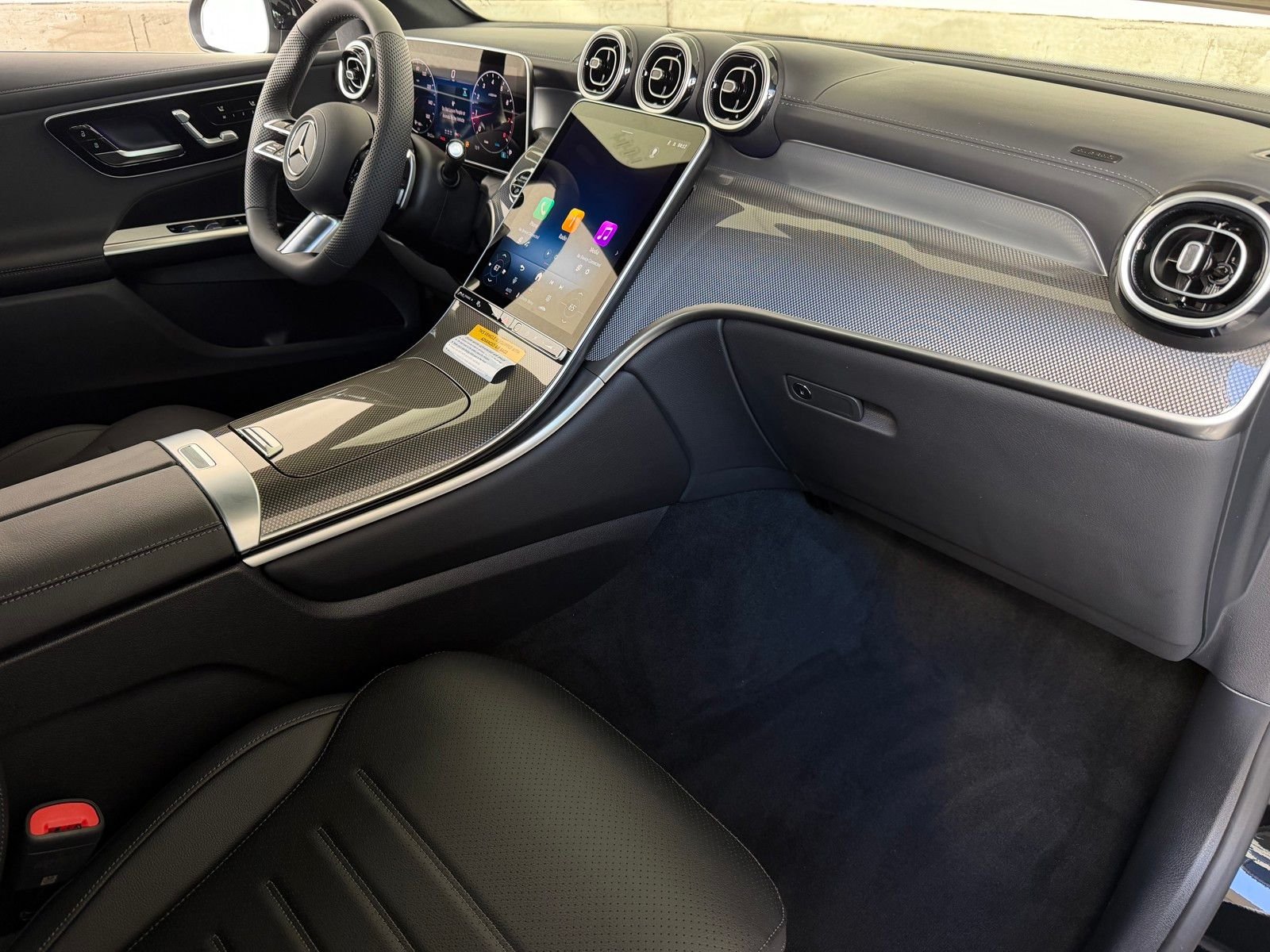 New 2026 Black Mercedes-Benz GLC 300 image 14