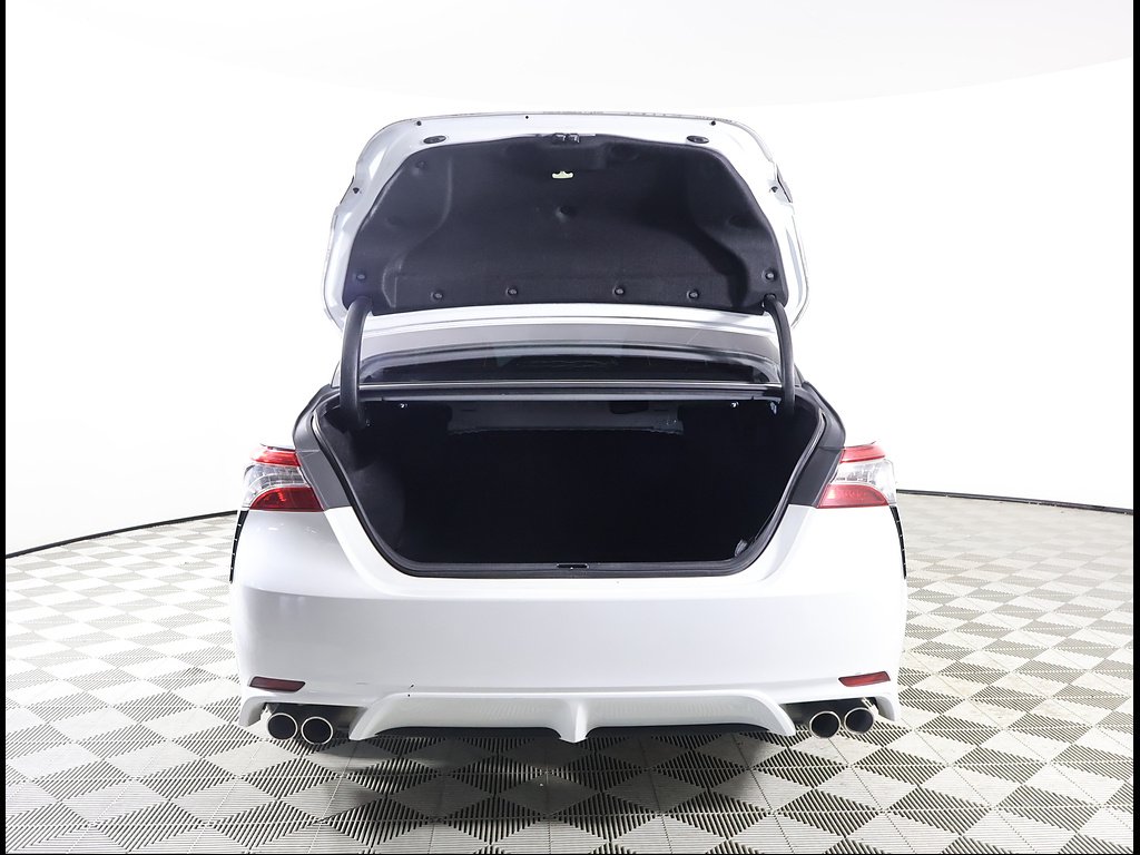 Used 2019 WHITE Toyota XSE image 17