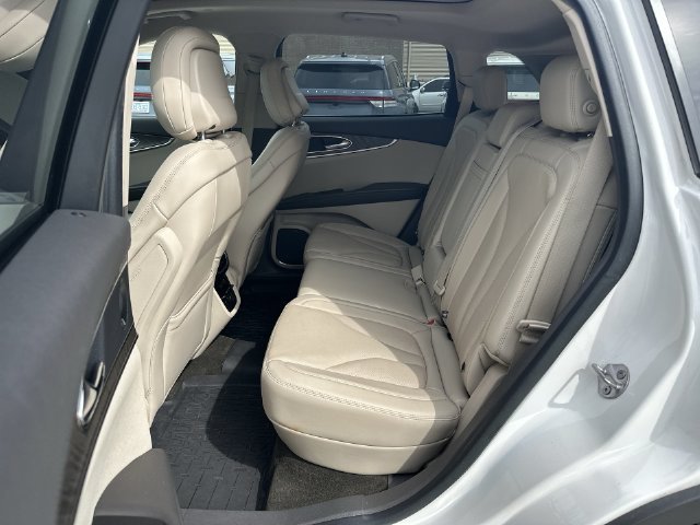 Used 2020 White Lincoln Reserve image 23