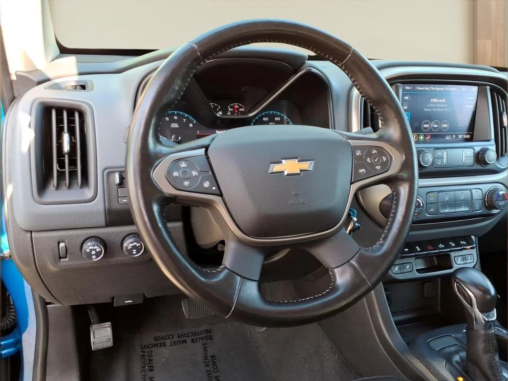 Used 2022 Blue Chevrolet Z71 image 3
