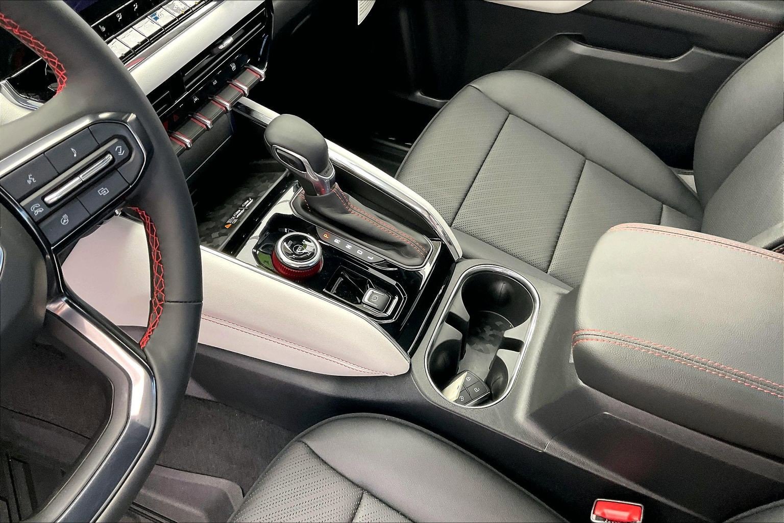 2026 GMC Canyon AT4X - Photo 8