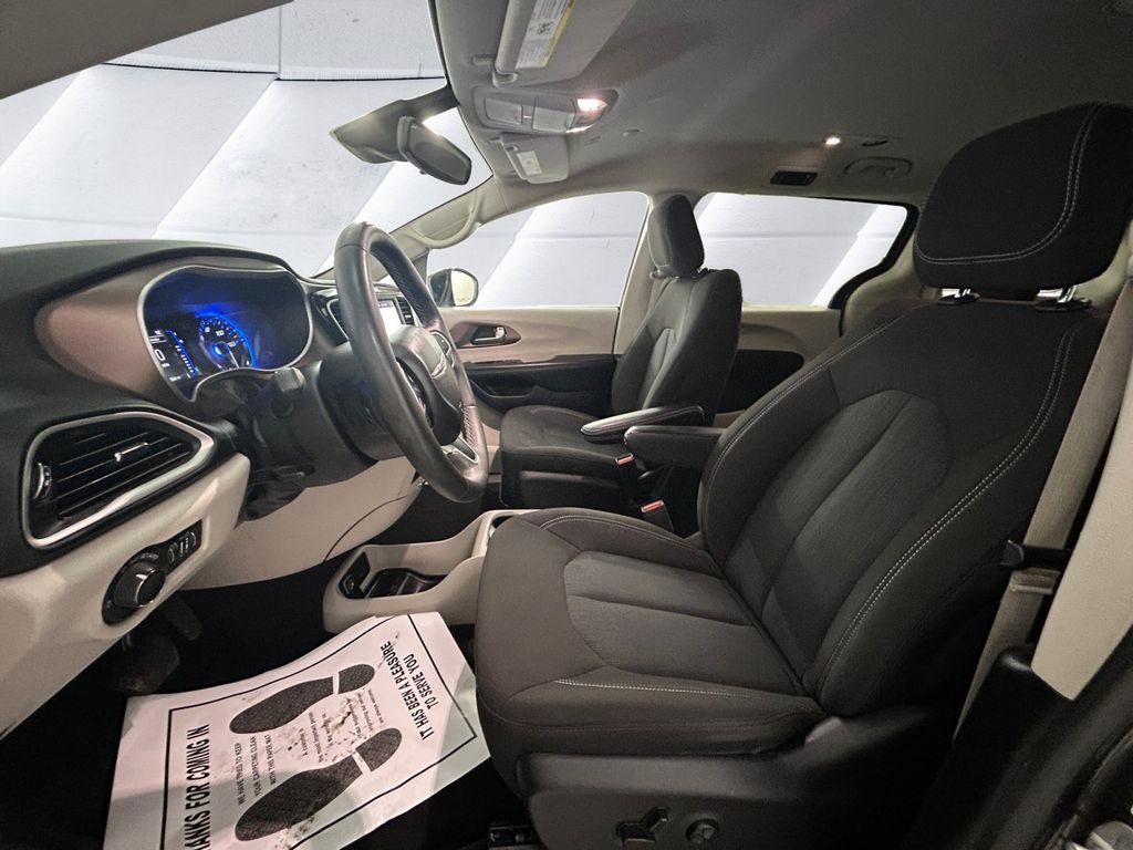 Used 2023 Gray Chrysler LX image 7
